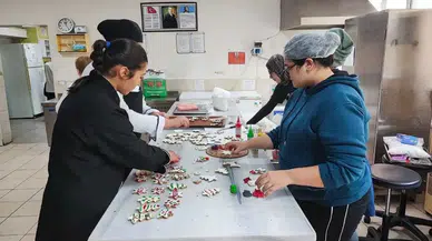 Adana’da Bir Okul Bunu Yaptı: Öğrenciler Kafe İşletiyor!